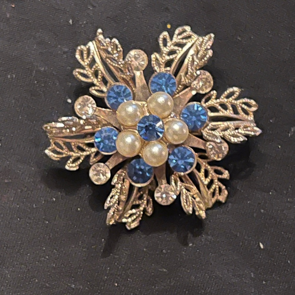 Vintage Gold Tone Snowflake Starburst Brooch Blue and Clear rhinestones